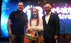 Güzelyurt Portakal Festivalinde Leman Sam sahne aldı