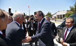 Yılmaz, Güzelyurt Belediyesi yeni merkez binasını ziyaret etti