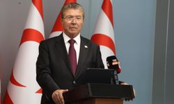 Üstel Erhürman'a acil şifalar diledi