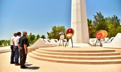 Cumhuriyet Parkı Anıtı’nda çelenk sunma töreni yapıldı