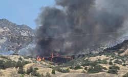 Yamaçköy-Tirmen köyleri arasındaki yangına helikopterle müdahale ediliyor