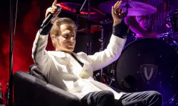 Teoman, Kıbrıs’ta müzikseverlere unutulmaz bir gece yaşattı