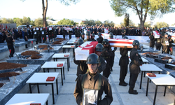 Kimlik tespiti tamamlanan 15 şehit Atlılar Şehitliği’nde defnedildi