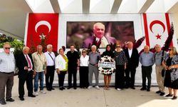 Avustralya’da yaşayan Kıbrıslı Türkler, Lefkoşa’daki anıtlara çelenk bıraktı