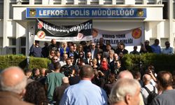 Basın örgütleri Lefkoşa Polis Müdürlüğü önünde açıklama yaptı