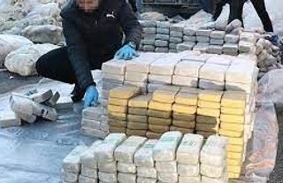 İran’da bir ton 300 kilo uyuşturucu ele geçirildi