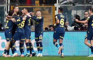 Dolmabahçe'deki derbi Fenerbahçe'nin