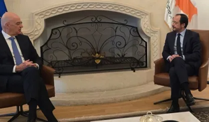 Hristodulidis, Yunan Savunma Bakanı Dendias'ı kabul etti