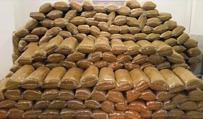 Larnaka Havalimanı'nda 75 kilo kaçak tütün
