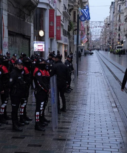 İstanbul'da 1 Mayıs tedbirleri... Geçişlere izin verilmiyor, gözaltılar var