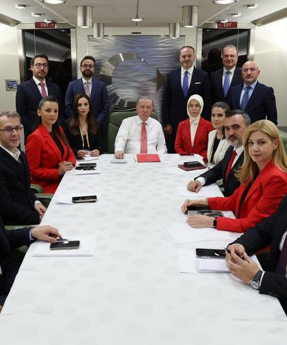 Türkiye Cumhurbaşkanı Erdoğan, Azerbaycan dönüşü gazetecilerin sorularını yanıtladı...