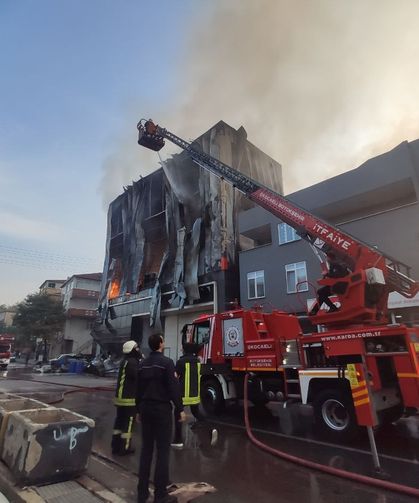Kocaeli'de parfüm deposunda çıkan yangında 6 kişi hayatını kaybetti