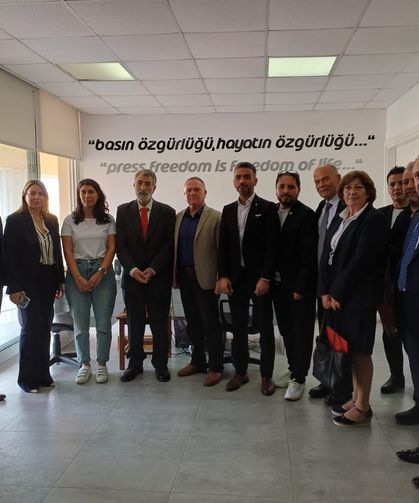 Hamburg Türk Basın Birliği Gazeteciler Birliği’ni de ziyaret etti