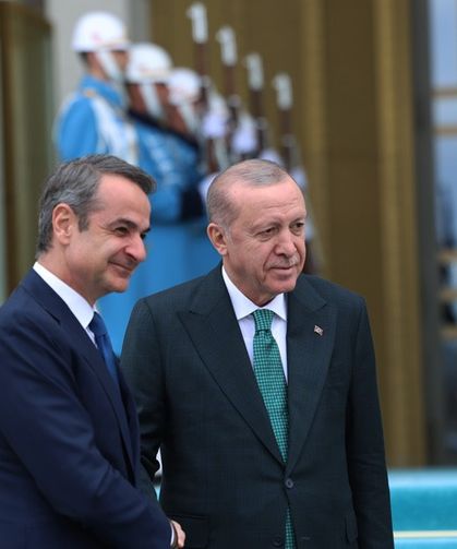 Erdoğan, Yunanistan Başbakanı Miçotakis ile görüştü