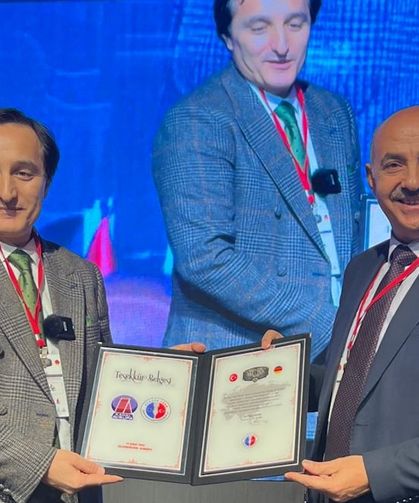 Avrupa’da Yılın Gazetecisi Vatan Öz