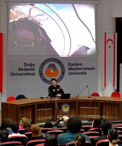 Hürkuş’un ilk test pilotu Özpala, DAÜ'de öğrencilerle bir araya geldi