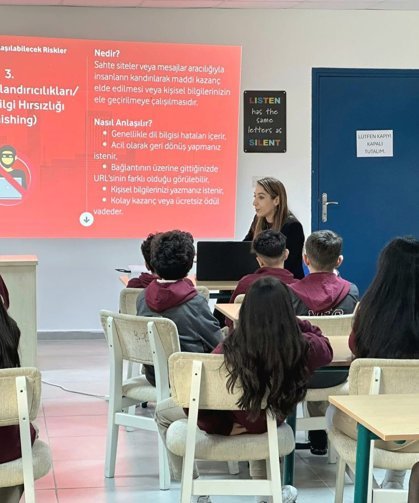 “Güvenli İnternet Eğitimleri” kapsamında bugüne kadar üç bin öğrenci eğitim aldı