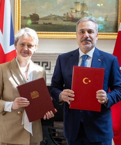 Türkiye ile İngiltere arasında "Stratejik Ortaklık Çerçeve Belgesi" imzalandı