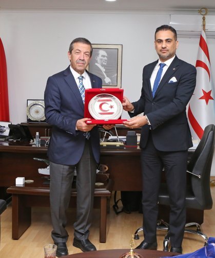 Dışişleri Bakanı Ertuğruloğlu, USKAİD heyetini kabul etti