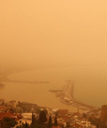 Afrika'dan gelen çöl toz Alanya'da da etkili oldu