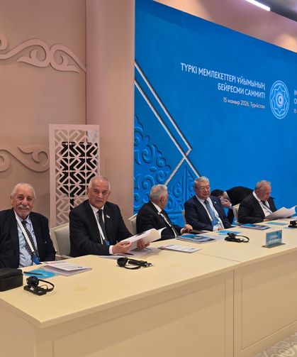 Oktay Öksüzoğlu, Kazakistan’da TDT Aksakallar Konseyi çalışmalarına katıldı
