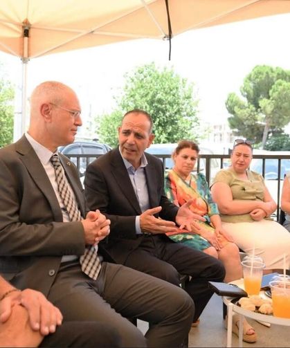 Hasipoğlu ve Harmancı Yeni Dünya +1 Cafe’de özel gereksinimli bireylerin aileleriyle bir araya geldi