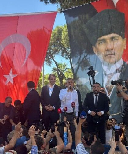 CHP Grup Başkanı Özel: "Biz partimizdeyiz ama yeni bir yürüyüşün, yeni bir yaklaşımın içindeyiz"