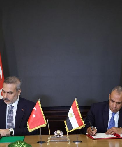 Türkiye ile Mısır arasında çeşitli belgeler imzalandı