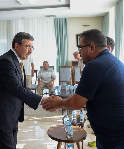 Türkiye Cumhurbaşkanı Yardımcısı Cevdet Yılmaz, KKTC ziyaretinde kayıp yakınlarıyla da görüştü