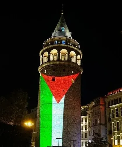 Galata Kulesi Filistin bayrağının renklerine büründü