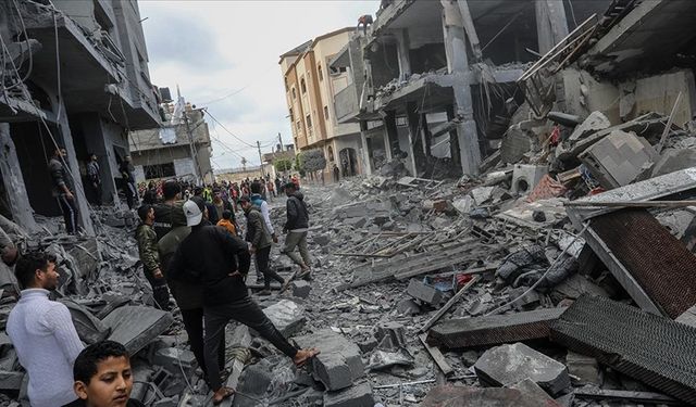 İsrail'in Gazze'nin güneyindeki bir eve düzenlediği saldırıda 10 sivil öldürüldü