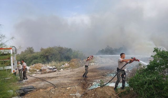 Sivil Savunma ekipleri Haspolat'ta çıkan yangına müdahale ediyor