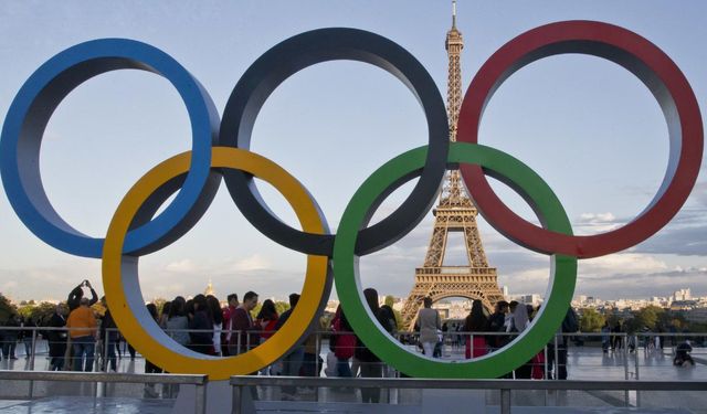 Paris'te Olimpiyatlarda yurtlarından çıkarılacak öğrencilerin barınma sorunu sürüyor