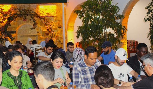 Yunus Emre Enstitüsü, Türkçe kursiyerleri için iftar programı düzenledi