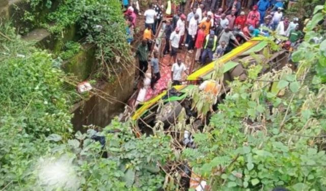 Kenya'da yolcu otobüsü nehre yuvarlandı, 9 kişi öldü, 17 kişi yaralandı