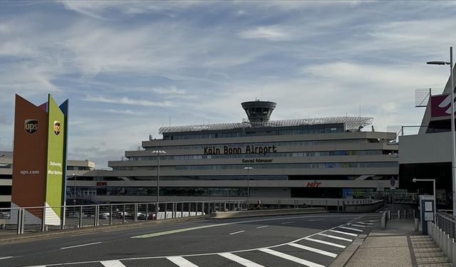 Almanya’da iklim aktivistlerinin eylemi nedeniyle Köln-Bonn havalimanında uçuşlar askıya alındı