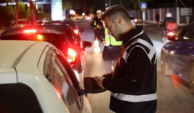 Trafikte rapor edilen 348 sürücünün 19'u alkollü araç kullanmaktan ceza aldı