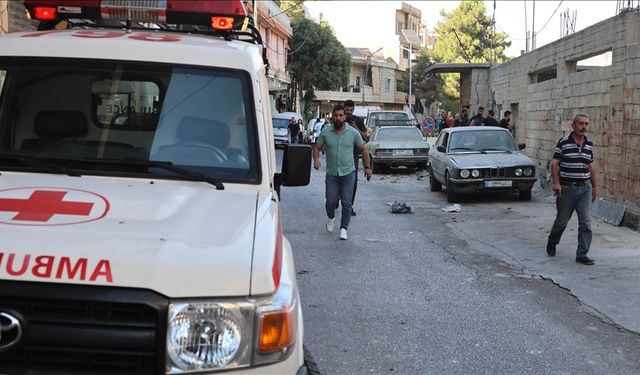 İsrail, Lübnan’ın güneyinde “Hizbullah üyeleri ile silah” taşıdığını iddia ettiği ambulansları vurmakla tehdit etti