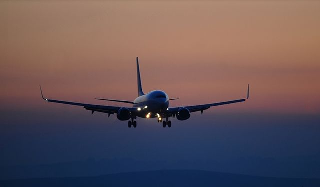 İran, ülke genelinde askıya alınan uçuşların yeniden başladığını duyurdu