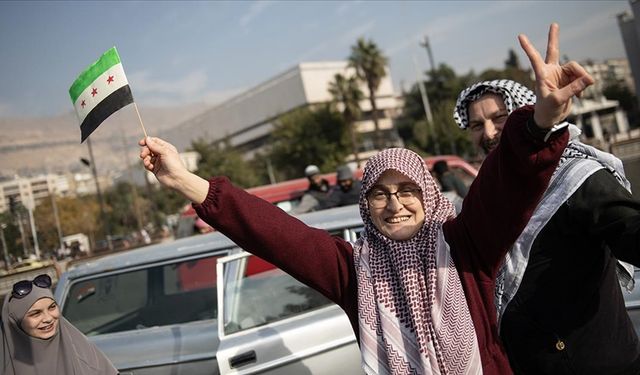 Dünya medyası Suriye'de 61 yıllık Baas rejiminin çöküşünü manşete taşıdı