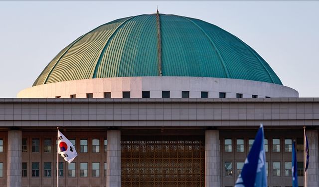 Güney Kore'de polis, sıkıyönetim soruşturması kapsamında Devlet Başkanlığı Ofisine baskın düzenledi