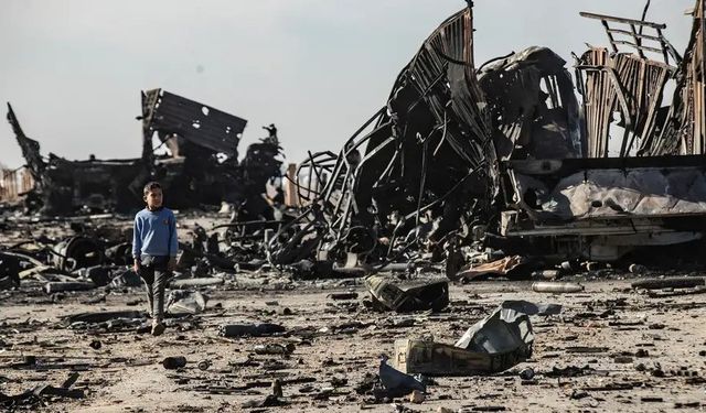 İsrail, Suriye'nin başkenti Şam ile Dera ve Humus kentlerine hava saldırıları düzenledi