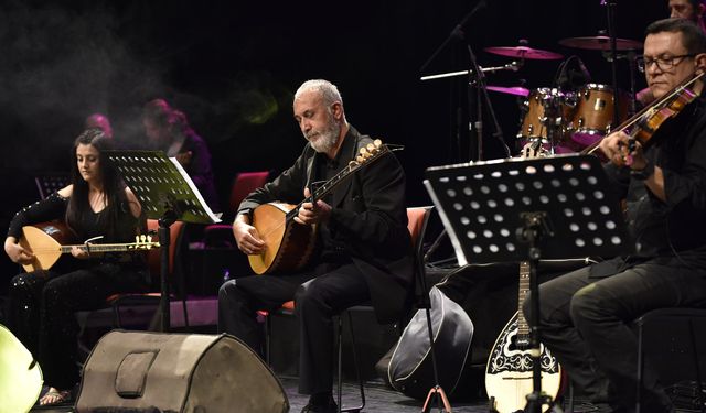 Zülfü Livaneli şarkıları Lefkoşa'da yankılandı