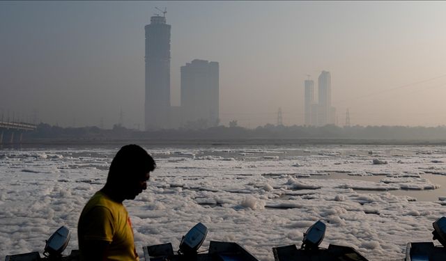 Hindistan'ın Delhi eyaletinde hava kalitesinin düşmesi nedeniyle okullar hibrit eğitime geçiyor