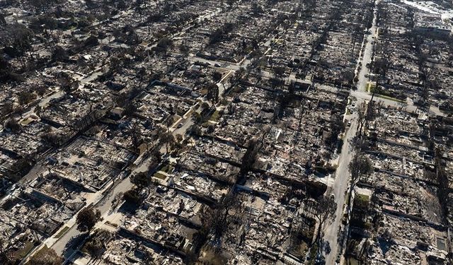 Trump, orman yangınlarının yaşandığı Los Angeles'ın "bombayla vurulmuş gibi" olduğunu söyledi