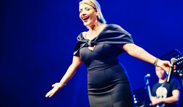 Ayşegül Zaim’den Mersin Atatürk kültür merkezi’ nde dev konser