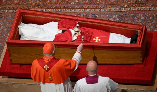 Papa Franciscus'un cenaze töreni için hazırlıklar devam ediyor