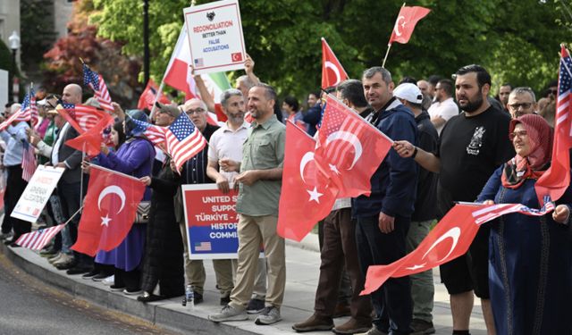 ABD'nin başkenti Washington'da, 1915 Ermeni iddialarına karşı protesto düzenlendi