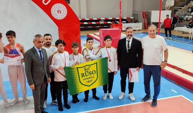 Çavuşoğlu: “Genç sporcularımız bizi gururlandırdı”