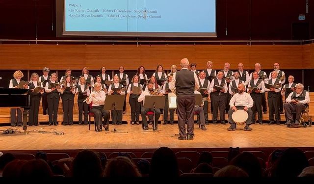 İzmir’de Kıbrıs şarkıları seslendirildi